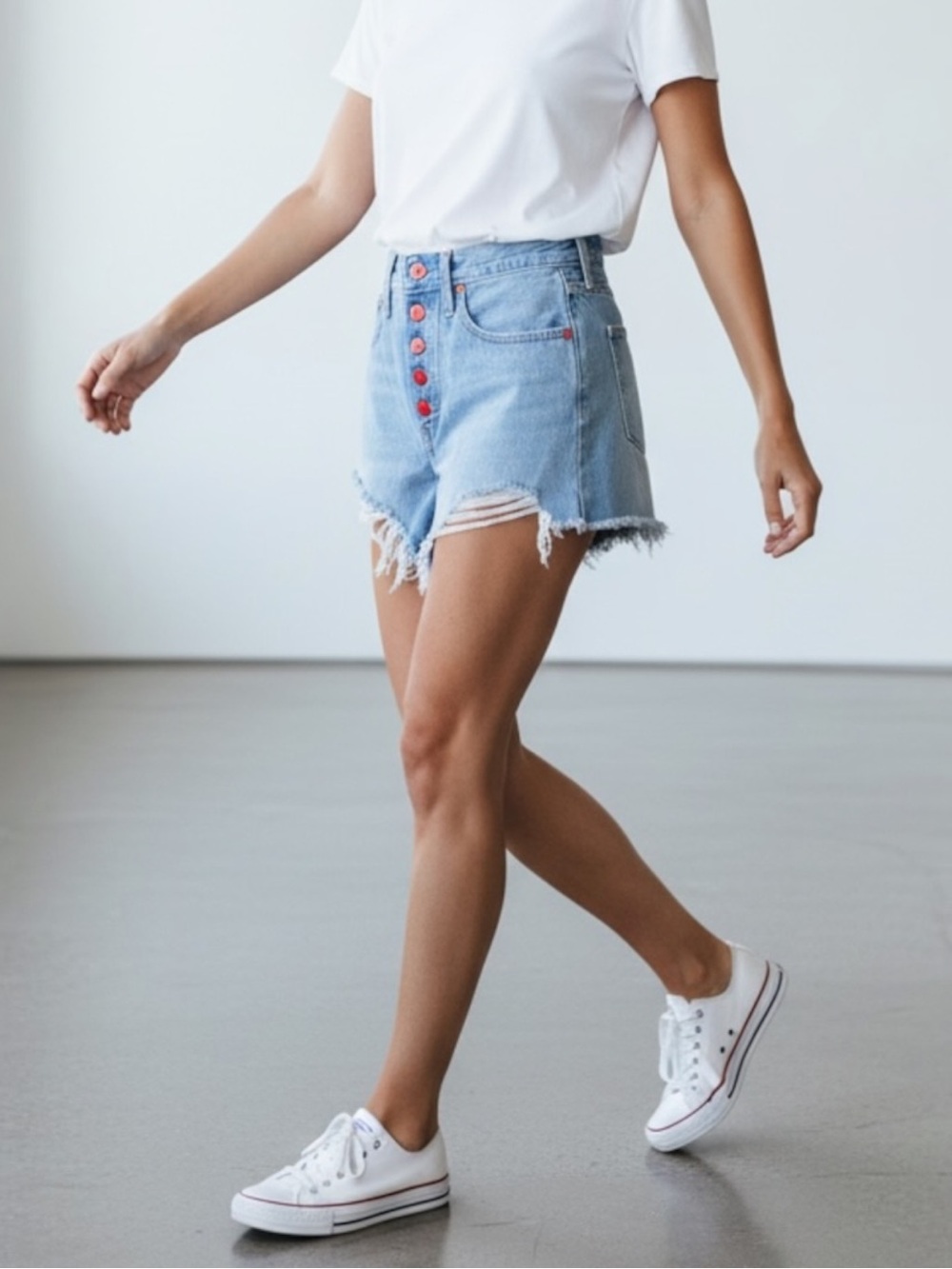 NWT Levi’s 501 High Rise Distressed Denim Shorts Size 24 Light Wash 100% Cotton
